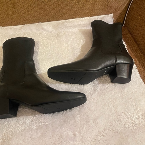 Aquatalia Sandi Sock Stretch leather boots. - Picture 4 of 5